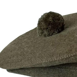 Bonnets écossais authentiques offrant une structure lisse et une apparence formelle pour les cornemuseurs et les parades. - Product Image 4