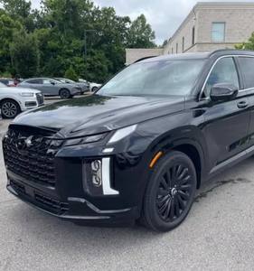 SUV de Lujo Edición Nocturna, Vehículo Familiar de 7 Plazas, Características Avanzadas de Seguridad y Confort, Motor V6 de 3.8L y 8 Velocidades - Product Image 1