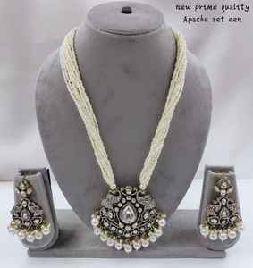 ชุดสร้อยคอจี้ห้อยไข่มุก motipearl และสร้อยคอแฟชั่นโทนสีทองชุดต่างหูสร้อยคอมุก kundan สำหรับผู้หญิงและเด็กผู้หญิง - Product Image 4