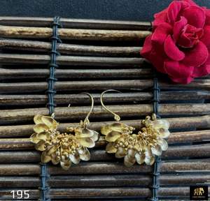 ต่างหูใส่ในงานเลี้ยงของผู้หญิงที่สง่างามต่างหูไข่มุก Jhumkas ต่างหูตุ้งติ้งลายจุดแบบดั้งเดิมต่างหูงานเทศกาลดีไซน์เนอร์สำหรับผู้หญิง - Product Image 2