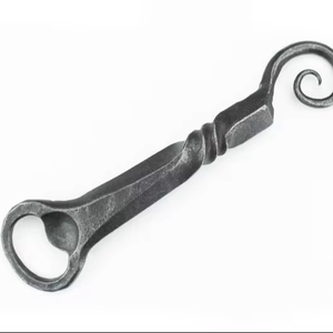 Top vente métal poignée torsadée forgé à la main ouvre-bouteille pour Restaurant maison fête ustensiles de cuisine - Product Image 1