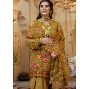 Diseño superior Diseño tradicional 3 piezas Jacquard Shalwar Kameez y estolas Set para la temporada de invierno Mujeres que usan vestido - Product Image 4