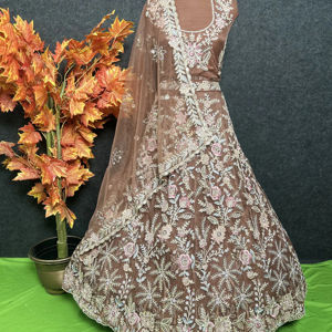 Tenue de fête Lehenga Choli Fabricant Heavy Zari Sequin Work Wedding Outfit avec chemisier et Dupatta - Product Image 1