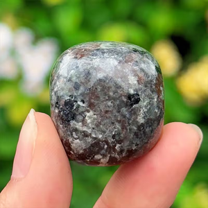 Pierre roulée naturelle Yooperlite, sodalite fluorescente réactive aux UV, <span class=keywords><strong>cristal</strong></span> orange poli luminescent pour cadeau DIY et décoration <span class=keywords><strong>de</strong></span> bureau - Product Image 4