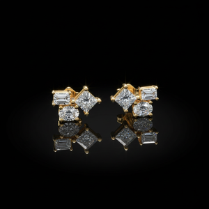 Pendientes de Botón con Tres Piedras, Pendientes Pequeños y Elegantes de Plata 925, Esmeralda Princesa Ovalada, Moissanita, Pendientes Modernos de Varias Formas - Product Image 2