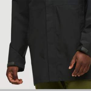 Coupe-vent d'extérieur durable pour hommes-résistant au vent et à l'eau, parfait pour la randonnée et les voyages - Product Image 6