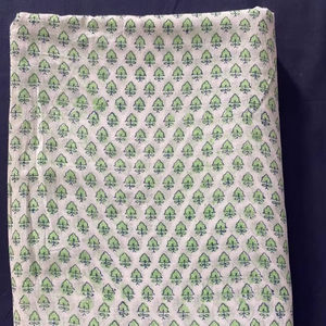 Tela de algodón India hecha a mano para vestidos de mujer tela acolchada de columpio suelto fugitivo étnico con estampado de bloque de mano de flores - Product Image 1