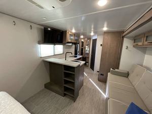 Prix de <span class=keywords><strong>vente</strong></span> aux enchères pour les caravanes de <span class=keywords><strong>camping</strong></span> d'occasion Forest River No Boundaries Rogue River 19.6 de 2022 et 2023 à vendre - Product Image 4