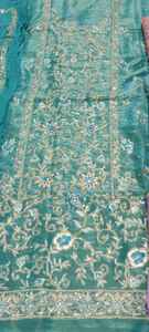 Costumes de créateur moderne brodés à la main indiens Fashion-Forward non cousus pour femmes pour les fêtes de style traditionnel - Product Image 2