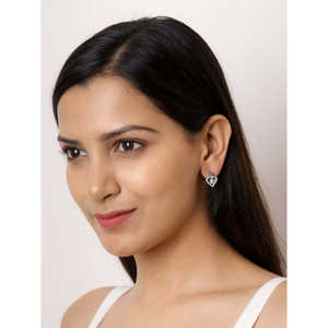 Boucles d'oreilles American Elegant Silver Heart Diamond Studs for Dancing and Fashionista Quality - Product Image 2