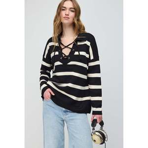 Suéter Casual a Rayas con Detalle de Lazos Cruzados en la Parte Delantera, 100% Acrílico - Product Image 1