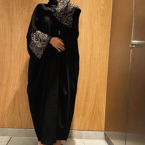 Abaya de luxe en satin de soie sur mesure en gros, anti-rides, à manches longues, style Dubaï, pour femmes, petite robe islamique turque - Product Image 1