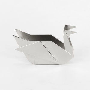 Beau porte-serviettes en acier en forme de canard argenté qui ajoute une élégance fonctionnelle sophistiquée et une touche décorative fantaisiste - Product Image 2