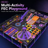 Équipement de terrain de jeux intérieur commercial avec trampoline, toboggans et zones d'escalade, taille personnalisable, structure en acier pour FEC