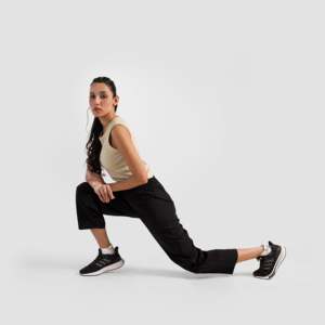 Pantalones Negros Tipo Barrel para Ropa Deportiva de Alto Rendimiento - Product Image 4