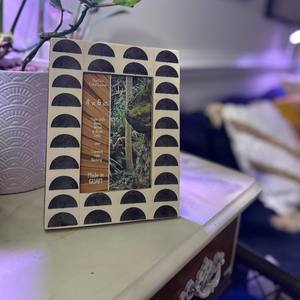 Marco de Fotos Elegante de Resina y Madera de faizacraft - Product Image 1