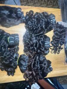 MEILLEUR FOURNISSEUR ET VENDEUR DE CHEVEUX INDIENS AVEC DES CHEVEUX CRUS 100% NON TRAITÉS BÉBÉ BOUCLES AVEC DES CUTICULES ALIGNÉES MACHINE TRAME BUNDLES - Product Image 4