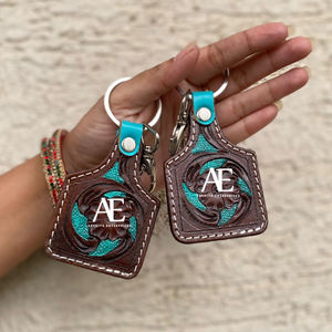 Porte-clés en cuir taillé sculpté à la main Porte-clés en cuir de forme exotique mignon Accessoires en cuir taillé Porte-clés mignons pour unisexe - Product Image 1