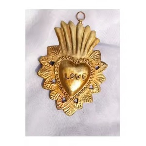 Collier pendentif en laiton plaqué or brillant, ornement moderne Milagros, Jésus, cœur sacré de luxe, élégant, écologique, durable - Product Image 1