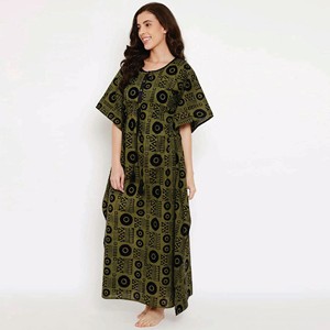 Vestido Abaya Musulmán de Manga Larga con Ajuste Cómodo, Cintura con Cordón Ajustable, Color y Talla Personalizables, Diseño Mehndi con Puntos Batik Estampados a Mano - Product Image 3