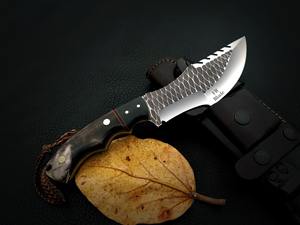 Cuchillo rastreador de caza de acero de Damasco hecho a mano con mango de cuerno personalizable Funda de cuero OEM compatible con supervivencia de Camping - Product Image 4