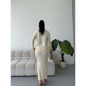 ชุดเสื้อสเวตเตอร์ถักสำหรับผู้หญิง รุ่น 1558 พร้อมกระโปรงเก๋ไก๋ - Product Image 3