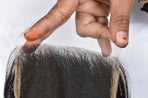 Pas cher 100% brut en gros aucun enchevêtrement naturel 5*5 fermeture Bodywave couleur noire Extensions de cheveux humains indiens non transformés - Product Image 3