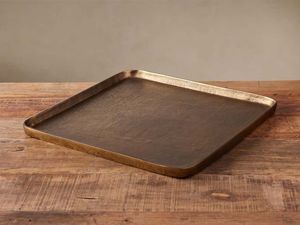 Plateau de service élégant en laiton doré, conçu pour une décoration de cuisine haut de gamme et des usages de service raffinés - Product Image 2