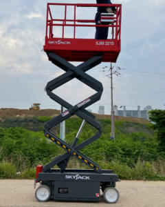Plateforme de travail en hauteur à ciseaux électriques Skyjack, équipement d'accès industriel alimenté par batterie, élévateur de chantier, moteur 250 kg - Product Image 4