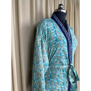 Vestido Kimono Bohemio Chic Vintage de Seda Reciclada para Mujer, Ideal para la Playa, el Resort, el Hogar o como Túnica de Baño - Product Image 5