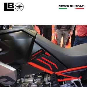 Adesivi di Protezione Laterale Serbatoio 3D per Aprilia Tuareg 660 2024 - Product Image 4