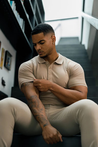 Haute vente Golf classique Taupe Polo avec bouton tonal et broderie 100% coton Gym athlétique et tenue décontractée hommes polos - Product Image 6