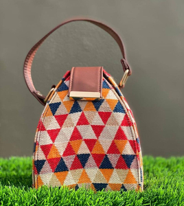 Sacs à main audacieux et accrocheurs pour femmes avec des textures uniques, un grand espace et des détails élégants pour un usage quotidien - Product Image 5