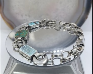 Pulsera de Plata de Ley 925 de 19g con Tres Piedras de Turquesa Natural, Joyería Fina Moderna Hecha a Mano Original - Product Image 1