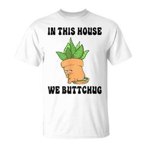 Camiseta promocional de jardinería con la frase "In This House We Buttchug Gardening" - Product Image 1