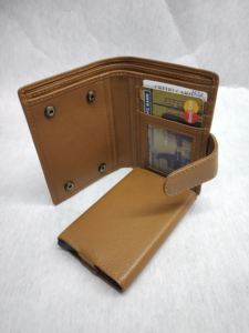 Portefeuilles pour hommes en cuir européen vintage à bouton-poussoir en métal court, fabriqués en Inde, porte-cartes de crédit RFID, vente en gros mondiale - Product Image 5