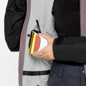 Chaqueta de esquí impermeable para mujer con ajuste OEM Logotipo personalizado Impresión Forro aislado para ropa de invierno al aire libre y marca - Product Image 3