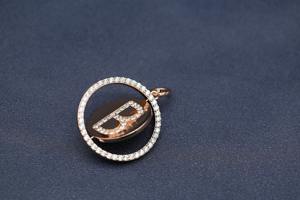 จี้สร้อยคอฮิปฮอปประดับเพชรโมอิสซาไนต์ VVS รุ่นลิมิเต็ดอิดิชั่น ชุบทองบนเงินแท้ 925 ระยิบระยับ ราคาขายส่ง - Product Image 4