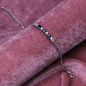 Pulsera de Moda con Dijes Lineales Azules y Plateados - Product Image 4