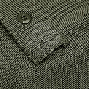 เสื้อเชิ้ตผู้ชายทรงคลาสสิค OEM ผ้าฝ้ายถัก 100% ระบายอากาศได้ดี แห้งเร็ว ลายเรียบ ปักลาย  รองรับการปักโลโก้ด้วยความร้อน - Product Image 3