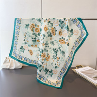Foulard carré élégant en satin de soie artificielle à imprimé floral vintage pour femme, motif rose, écharpe de cou, foulard pour cheveux, châle tendance