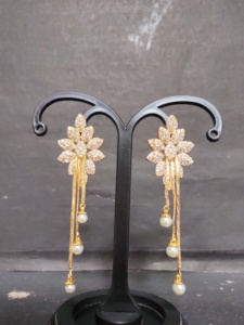 Compre un Juego de Aretes con Baño de Oro de 22 Quilates, Diseño Redondo y Moderno, Juego de Aretes Elegantes en Venta por Exportadores - Product Image 4