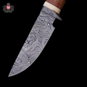 Couteau de chasse tactique à lame fixe de qualité industrielle personnalisable, acier Damas, lame droite, pointe de chute, crochet à dépecer, bois - Product Image 2