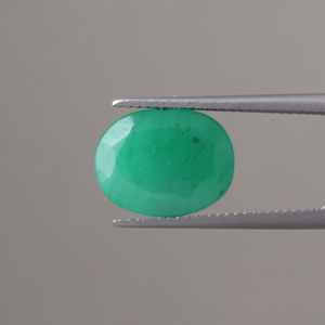 Émeraude synthétique certifiée IGI, vente en gros, pierre libre, 7,13 carats, taille ovale, 14x11 mm, 6 mm, vert premium, traitée thermiquement, phosphorescente - Product Image 3