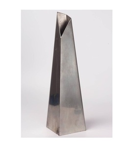 Vase à fleurs en aluminium de conception artisanale avec finition argentée, parfait pour la décoration de la maison et des mariages - Product Image 4