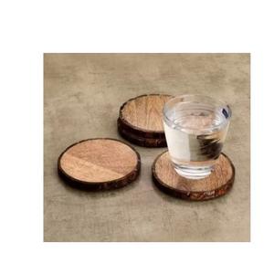 Dessous de verre en bois naturel avec tranches d'écorce 10cm de diamètre Cadeau de mariage de conception côtière durable fabriqué en Inde - Product Image 1