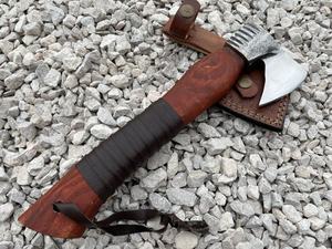 Hacha Vikinga Hecha a Mano de Acero con Alto Contenido de Carbono de Grado Industrial, Mango de Madera Natural, Funda de Cuero. Hacha Multiusos para Camping y Actividades al Aire Libre - Product Image 3