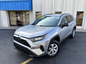 2021 Toyota RAV-4 LE AWD Turbo Moteur Sedan Sièges en cuir Boîte de vitesses manuelle/automatique Caméra arrière R17 Barre de toit en alliage foncé - Product Image 4