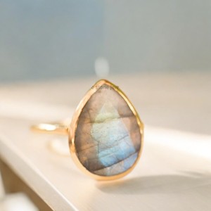 Magnifique bague statement en argent sterling 925 avec serti clos en labradorite feu, style bohème, bijou fait main en pierre précieuse naturelle - Product Image 3