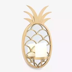 Apliques de pared decorativos de hierro dorado diseñados para sostener velas y agregar un suave brillo romántico a cualquier espacio interior - Product Image 6